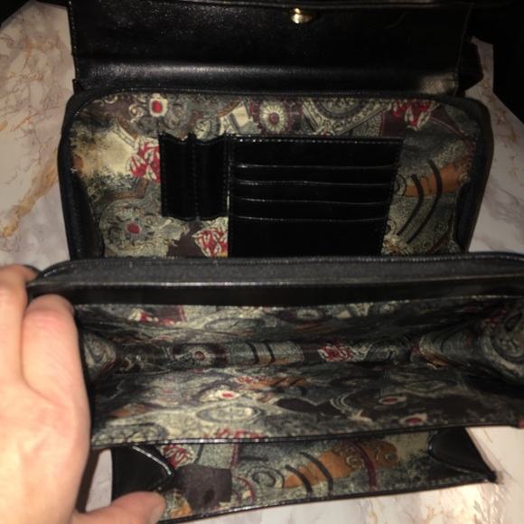 Authentic Leather Purse Solid Design - Picture 7 of 9